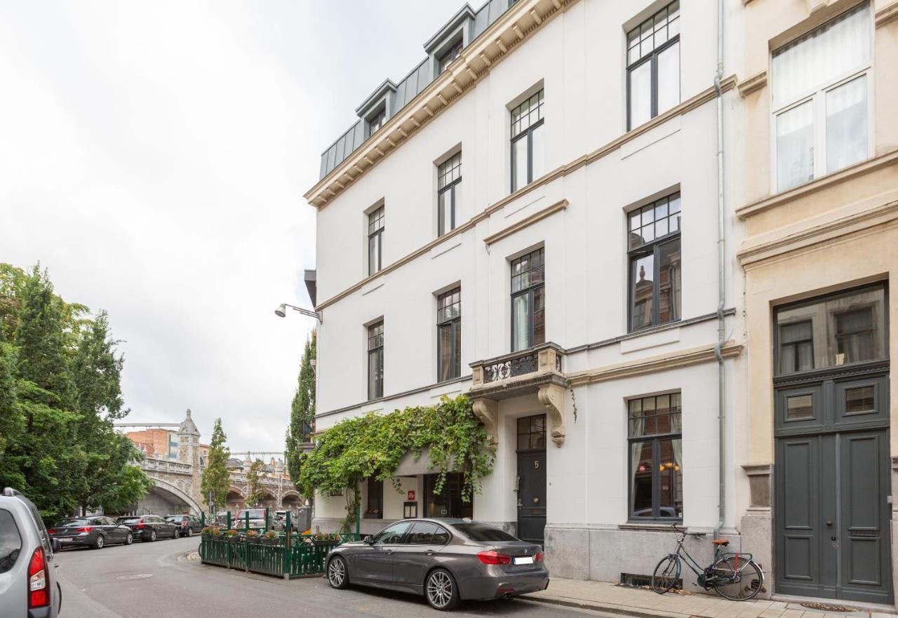 Ima Zurenbourg Charming 7
